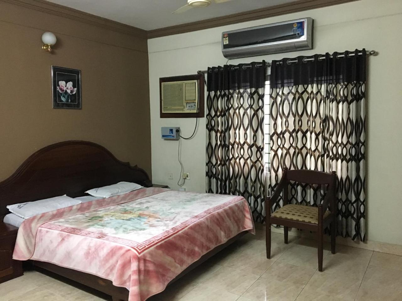 Hotel Royal Wings Nedumbassery Bagian luar foto