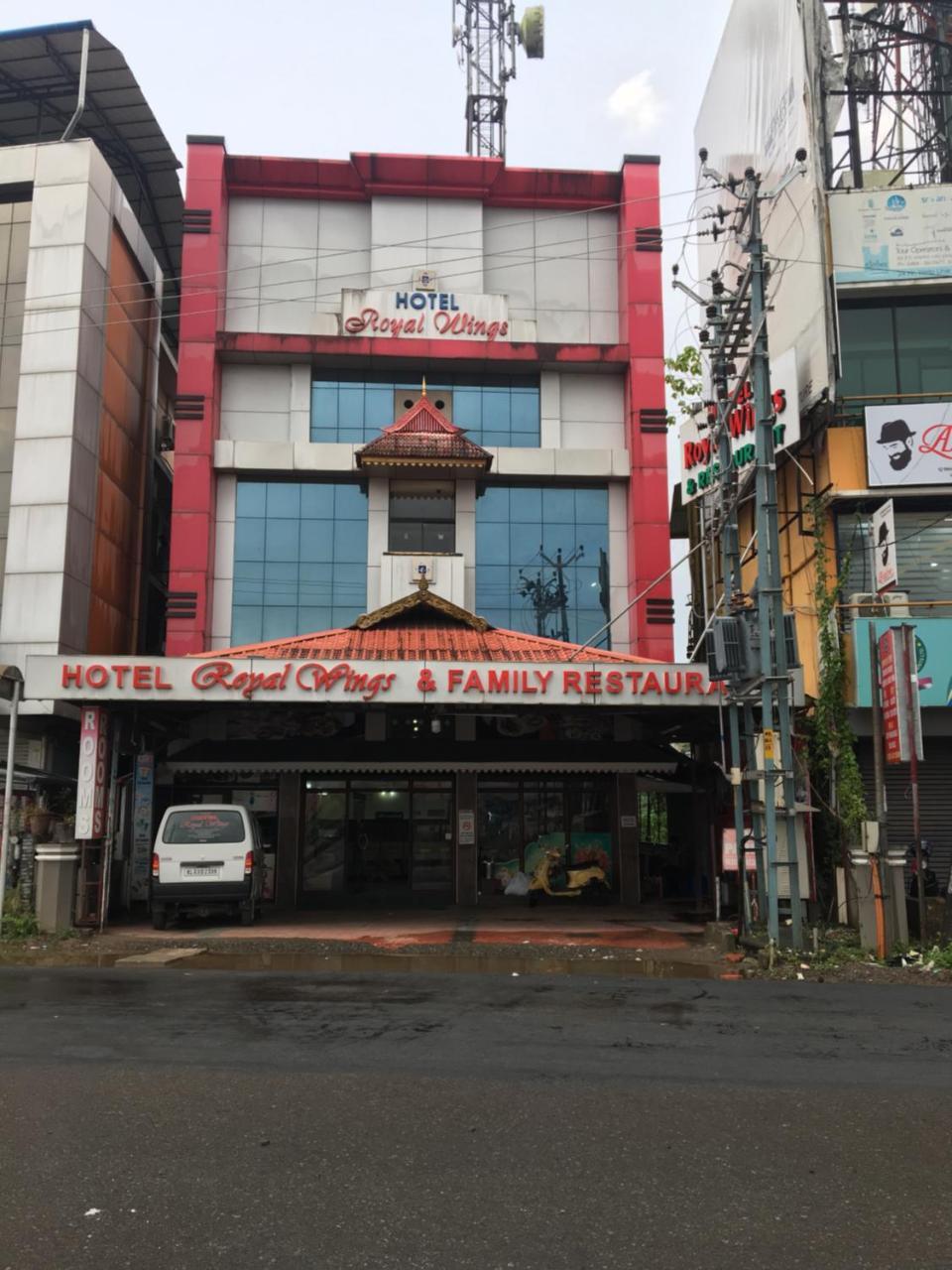 Hotel Royal Wings Nedumbassery Bagian luar foto